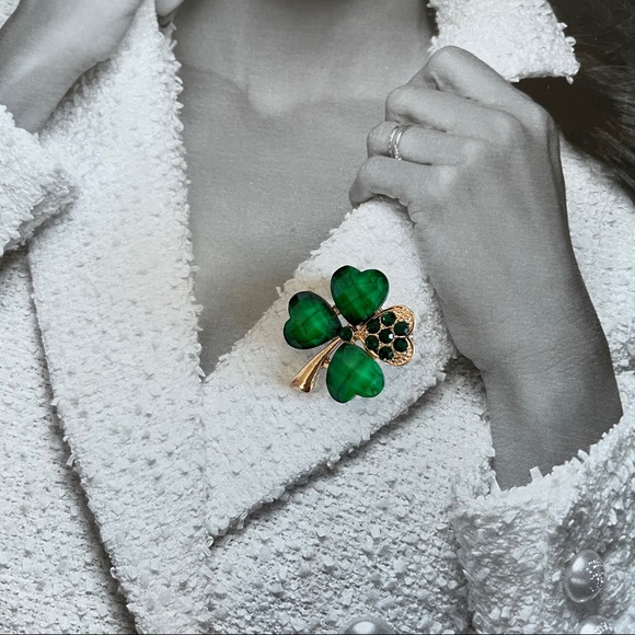 Green Four-Leaf Clovers Brooches Lapel Pins - Picture 1 of 4